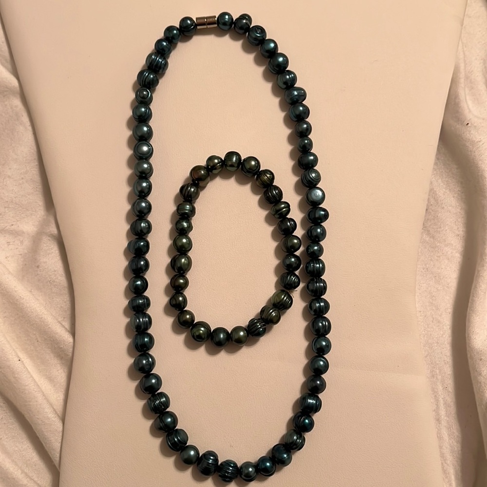 Green emerald dyed pearl necklace and bracelet set. New. $15 Just never used.